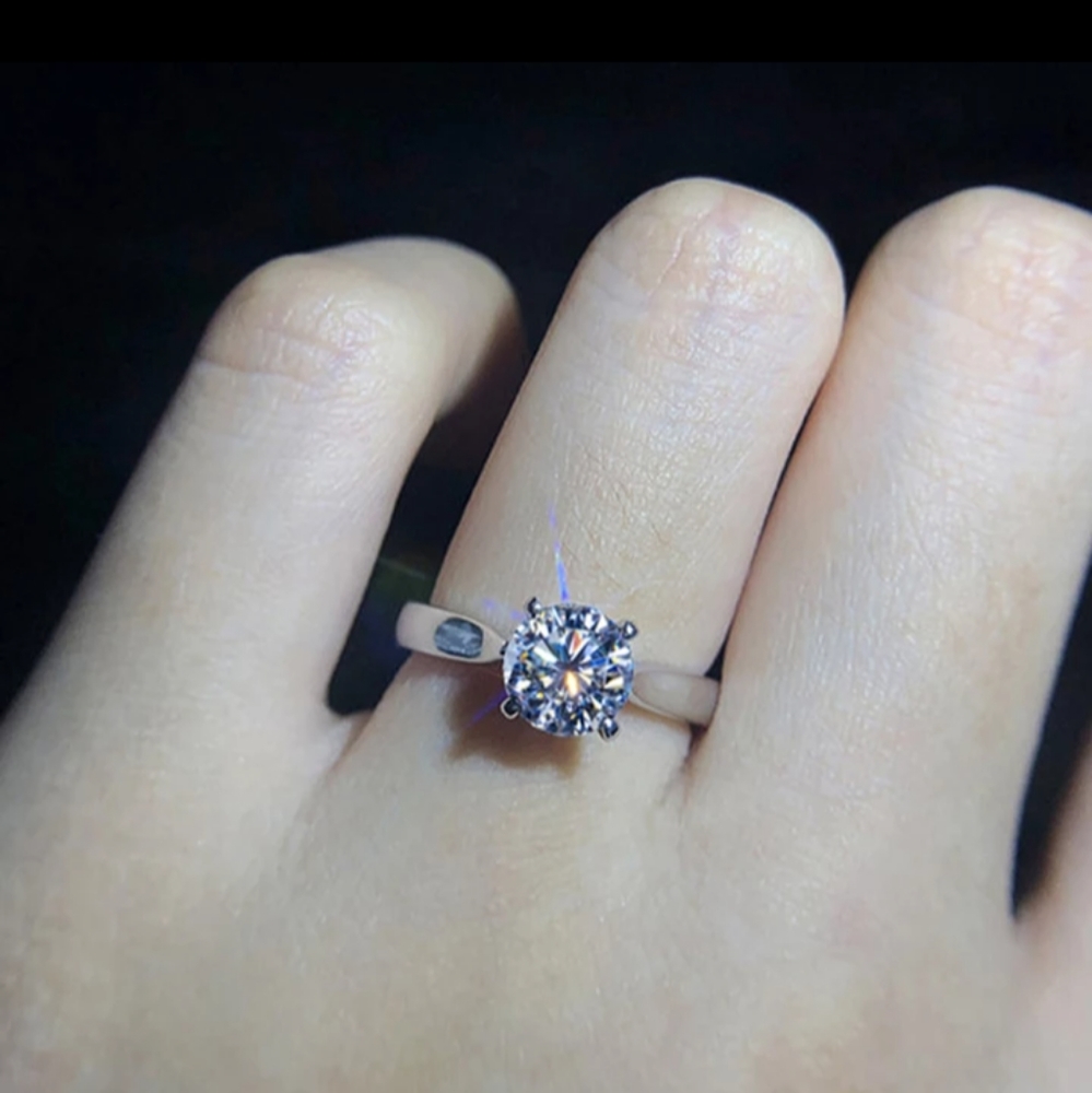 18K White Gold, 2.0 Ct Zirconia Diamond
